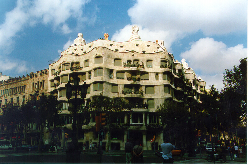 GAUDI2.JPG (189668 byte)